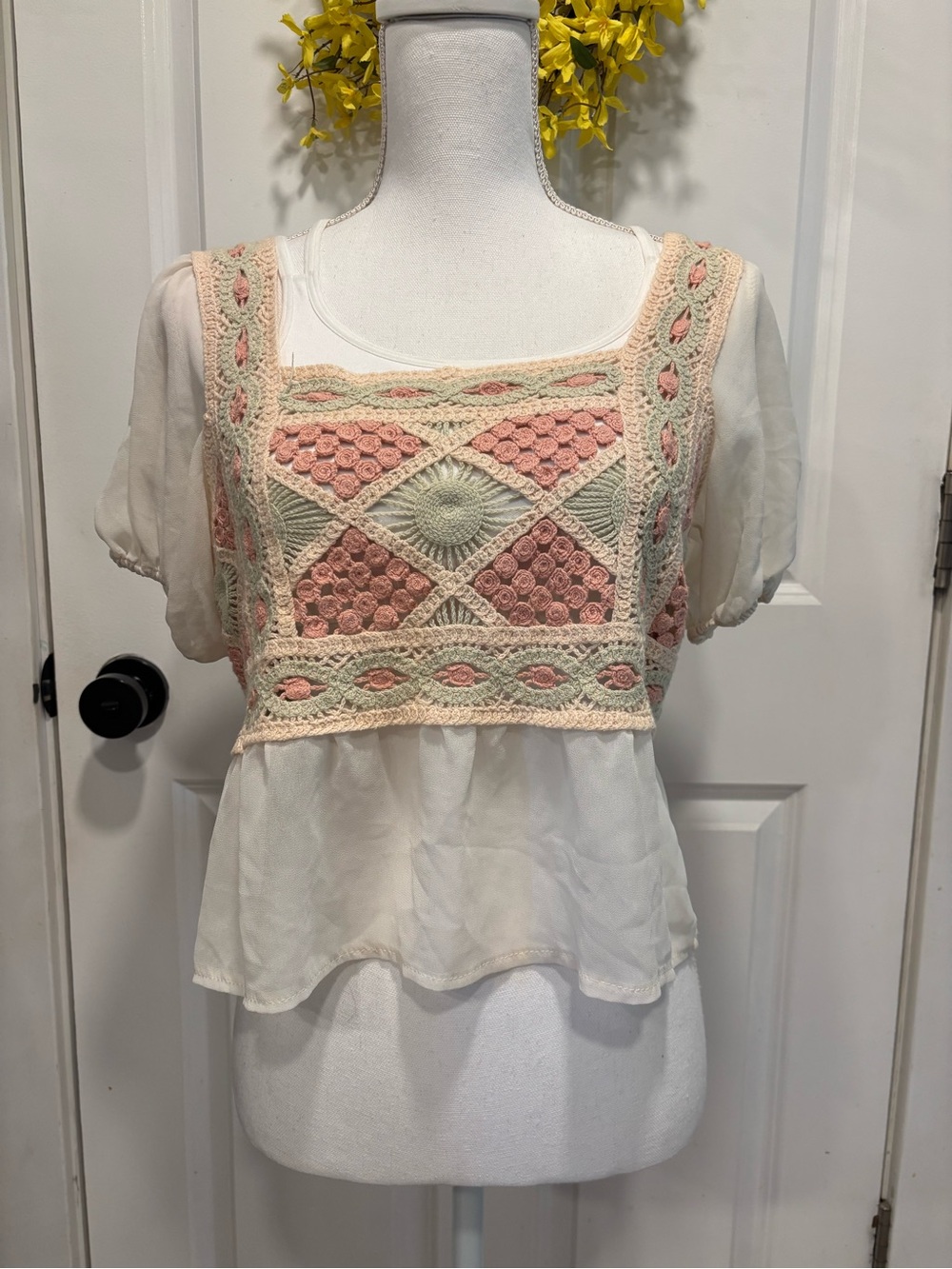 Rebellion Boho Crochet Panel Peplum Top - Soft Pink & Cream Sz XL